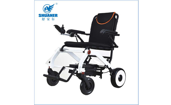 Differentia inter Tyres solidae et Pneumaticae Tires pro Electric Wheelchairs