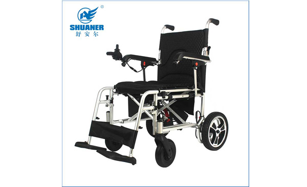 Cautiones Electric Wheelchairs in gradibus